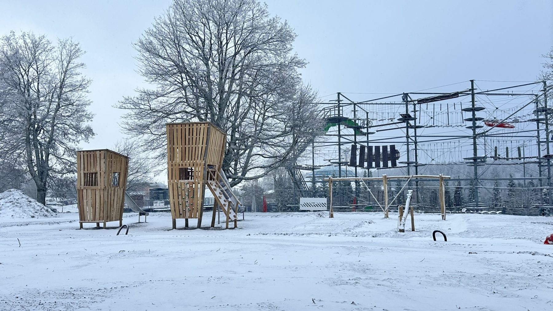 Kurpark Baustelle Spielgeräte