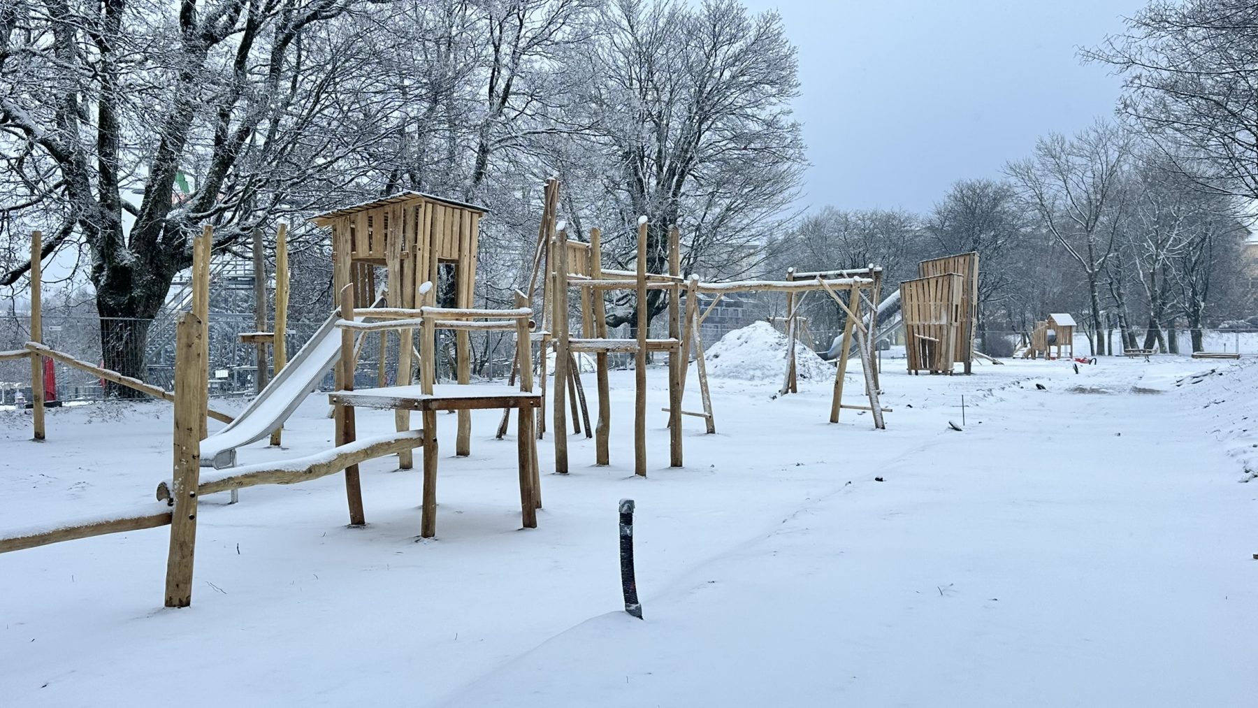 Kurpark Baustelle Spielgeräte