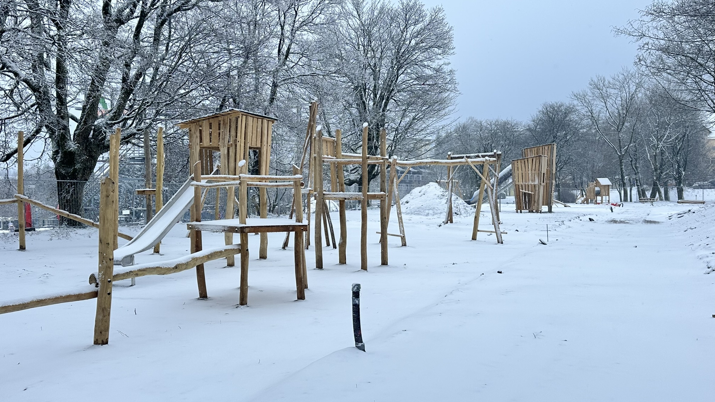 Kurpark Baustelle Spielgeräte